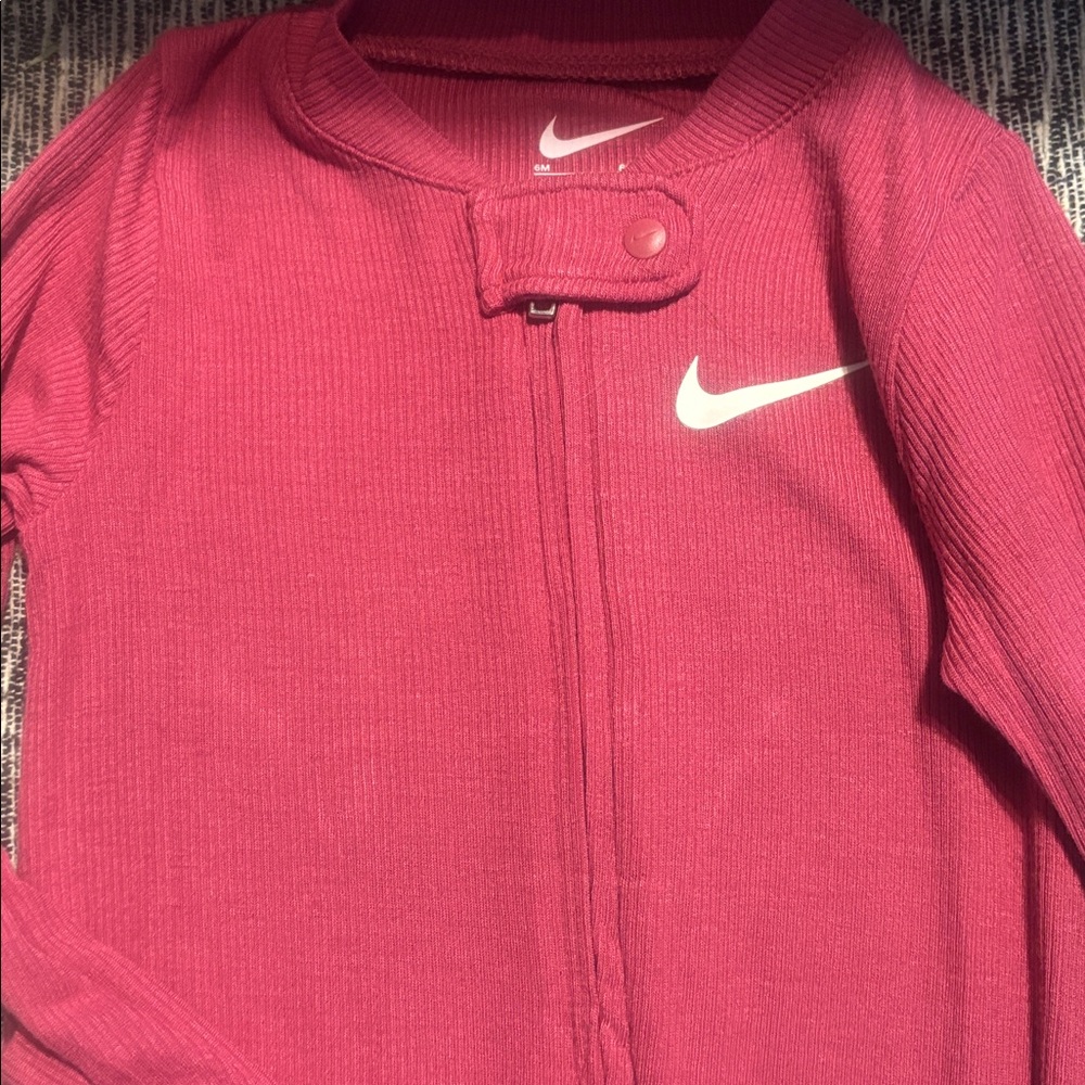 Baby Girl Nike outfit convertible pajama bodysuit - Picture 2 of 4
